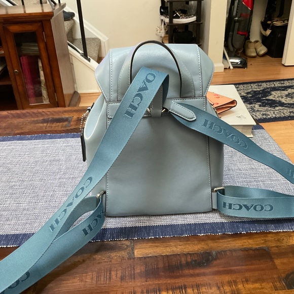 Cute coach pac back like new - Picture 3 of 6
